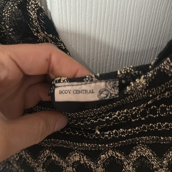 Body Central Black and gold Sleeveless Bodycon Mini Dress size large fits like m - Picture 2 of 4